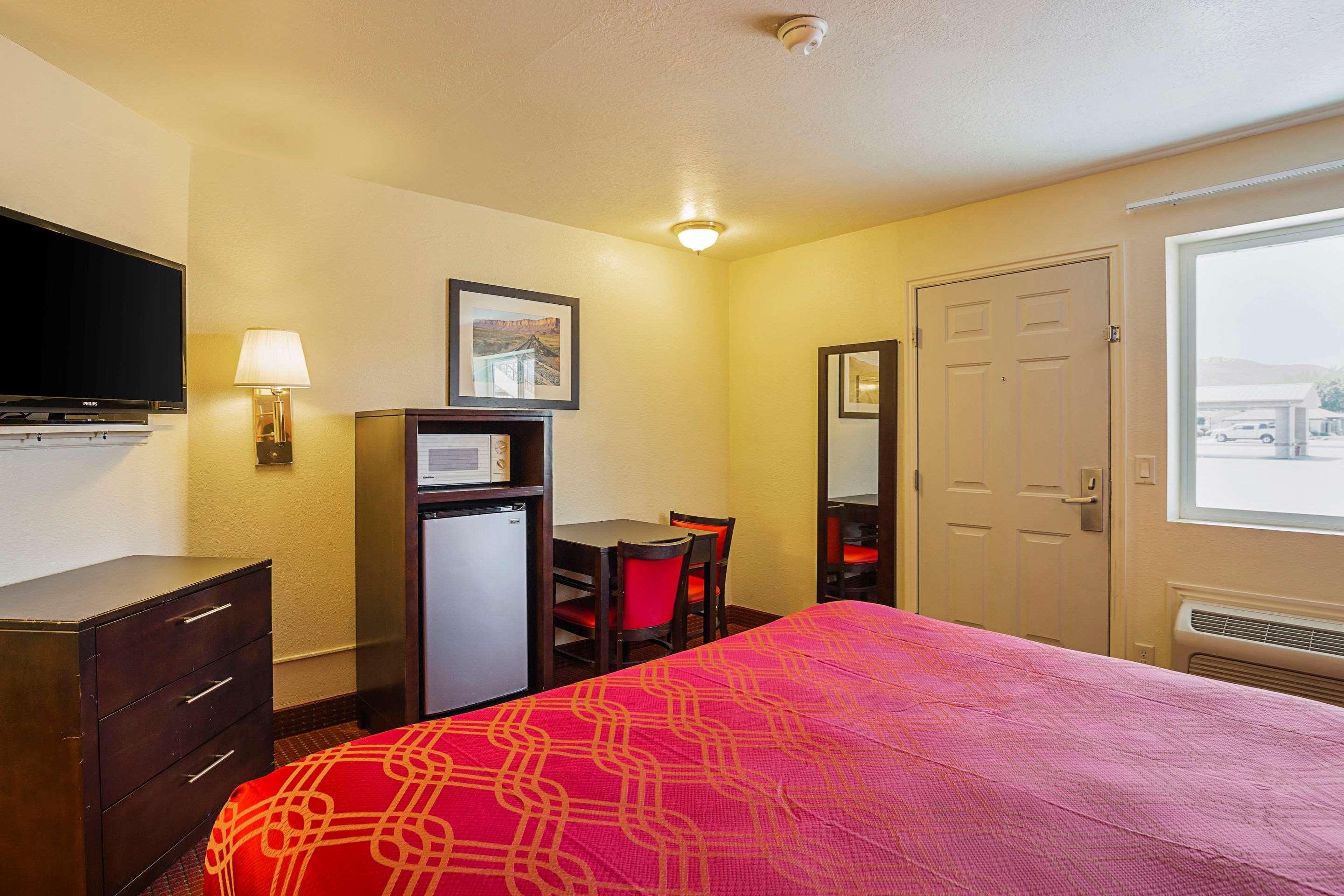 Econo Lodge Hurricane Zion Park Area Экстерьер фото