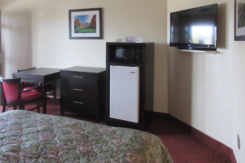 Econo Lodge Hurricane Zion Park Area Экстерьер фото